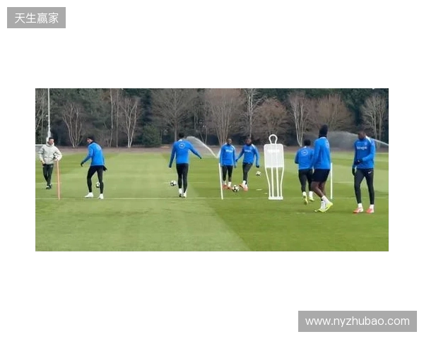 跟队:埃斯特旺参加了切尔西的公开训练,里斯、约恩森缺席
